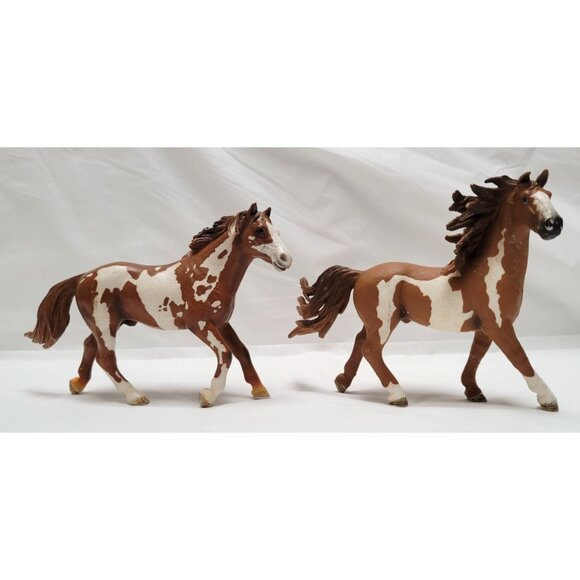 Lot of 2 Schleich Brown & White 6" Long Pinto Stallion Horse Figurines - Picture 1 of 8